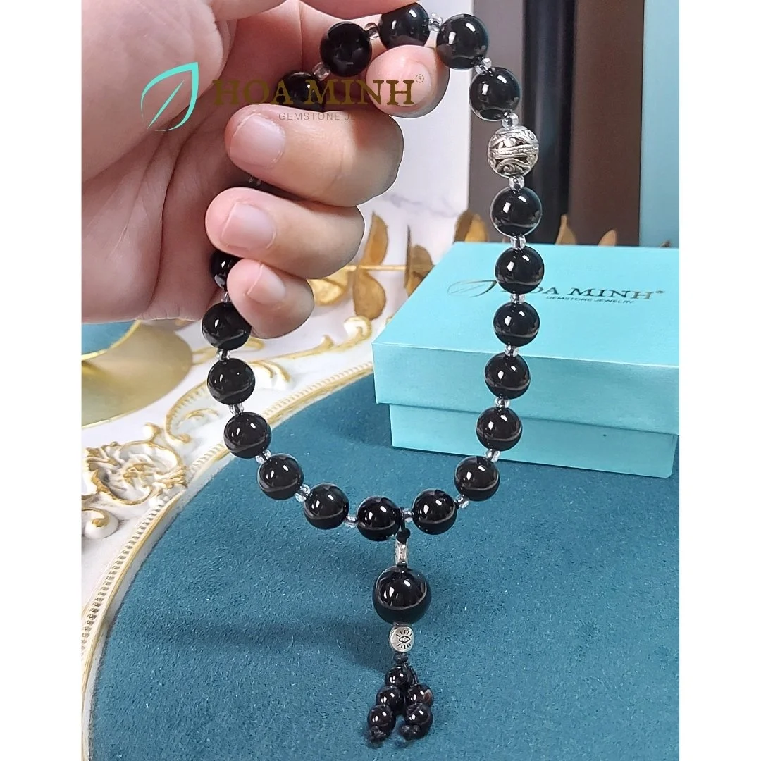 5-chuoi-niem-21-vien-da-ma-nao-den-size-hat-10-li-phoi-charm-bi-xi-bac-hoa-minh-gem.jpg