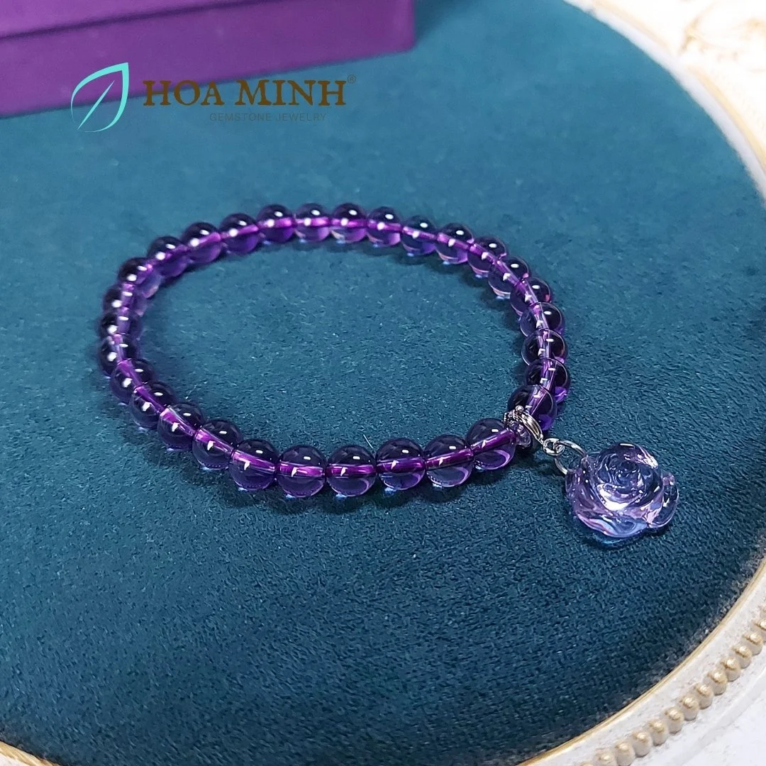 2-vong-tay-phong-thuy-da-thach-anh-mau-tim-size-hat-6-5-li-trong-treo-phoi-charm-da-cham-hoa-hong-tim-hoang-gia-cho-menh-hoa-tho-hoa-minh-gem.jpg