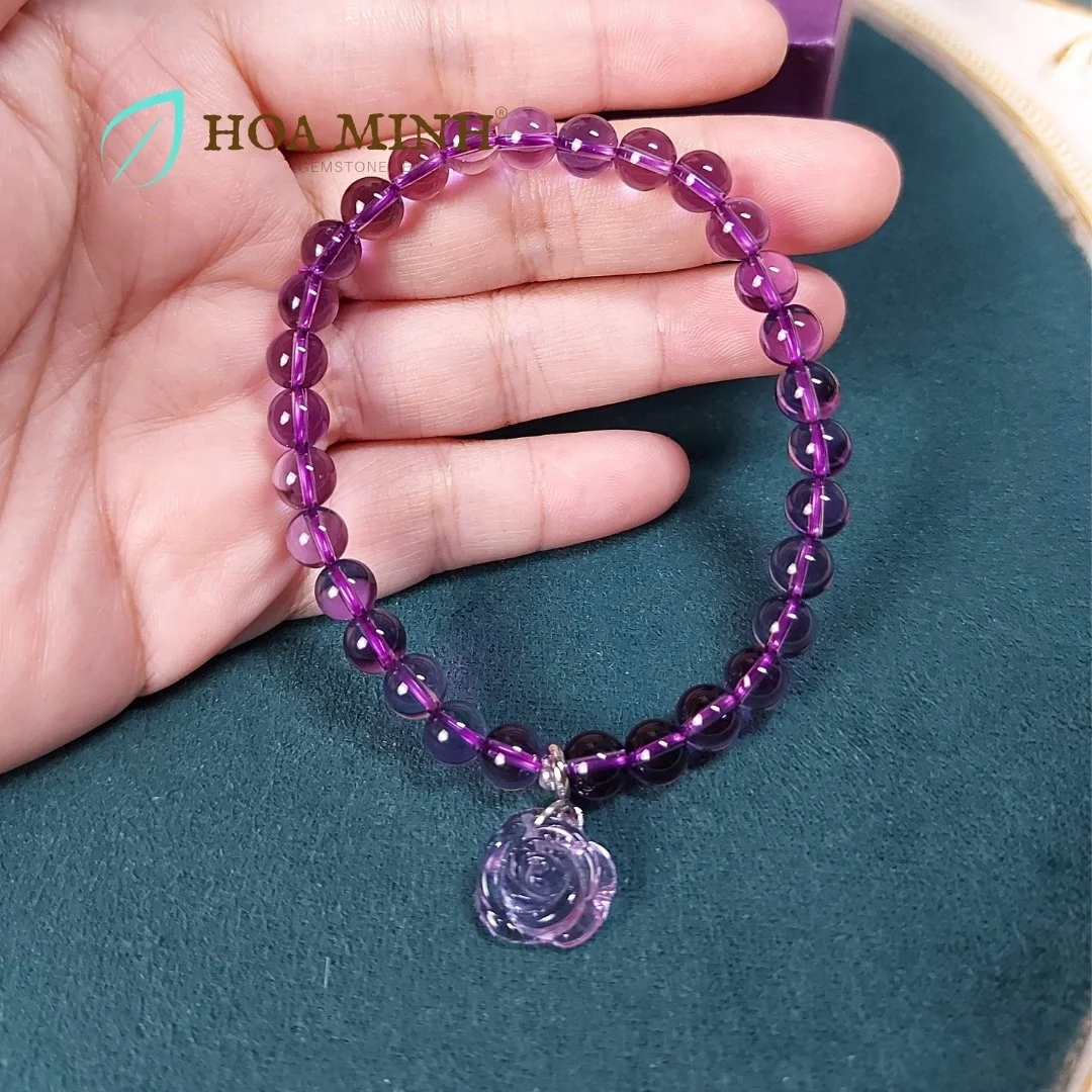 3-vong-tay-phong-thuy-da-thach-anh-mau-tim-size-hat-6-5-li-trong-treo-phoi-charm-da-cham-hoa-hong-tim-hoang-gia-cho-menh-hoa-tho-hoa-minh-gem.jpg