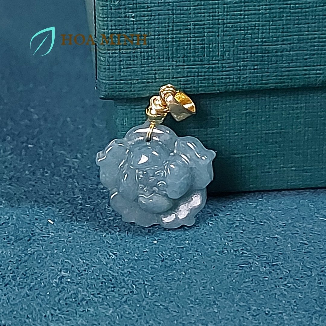 Vòng tay đá Ngọc Bích size hạt 5.6 li phối charm cá chép, bi tròn cắt giác chất liệu vàng xi