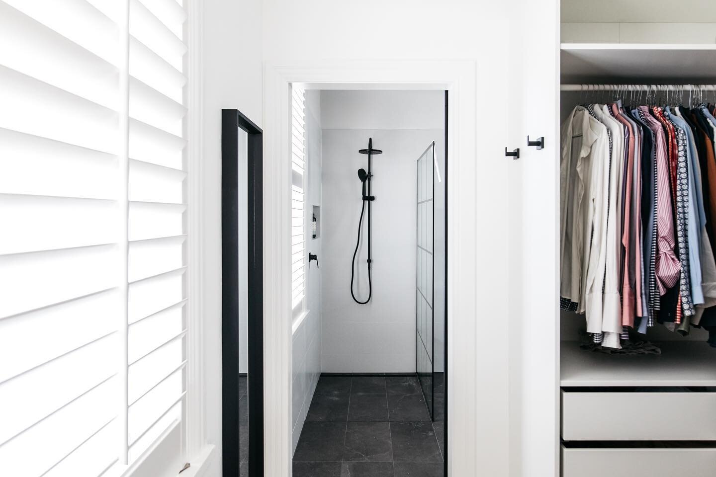 Walk in wardrobe. Walk in shower. Our Mosman residential project providing unique finishes throughout 👌