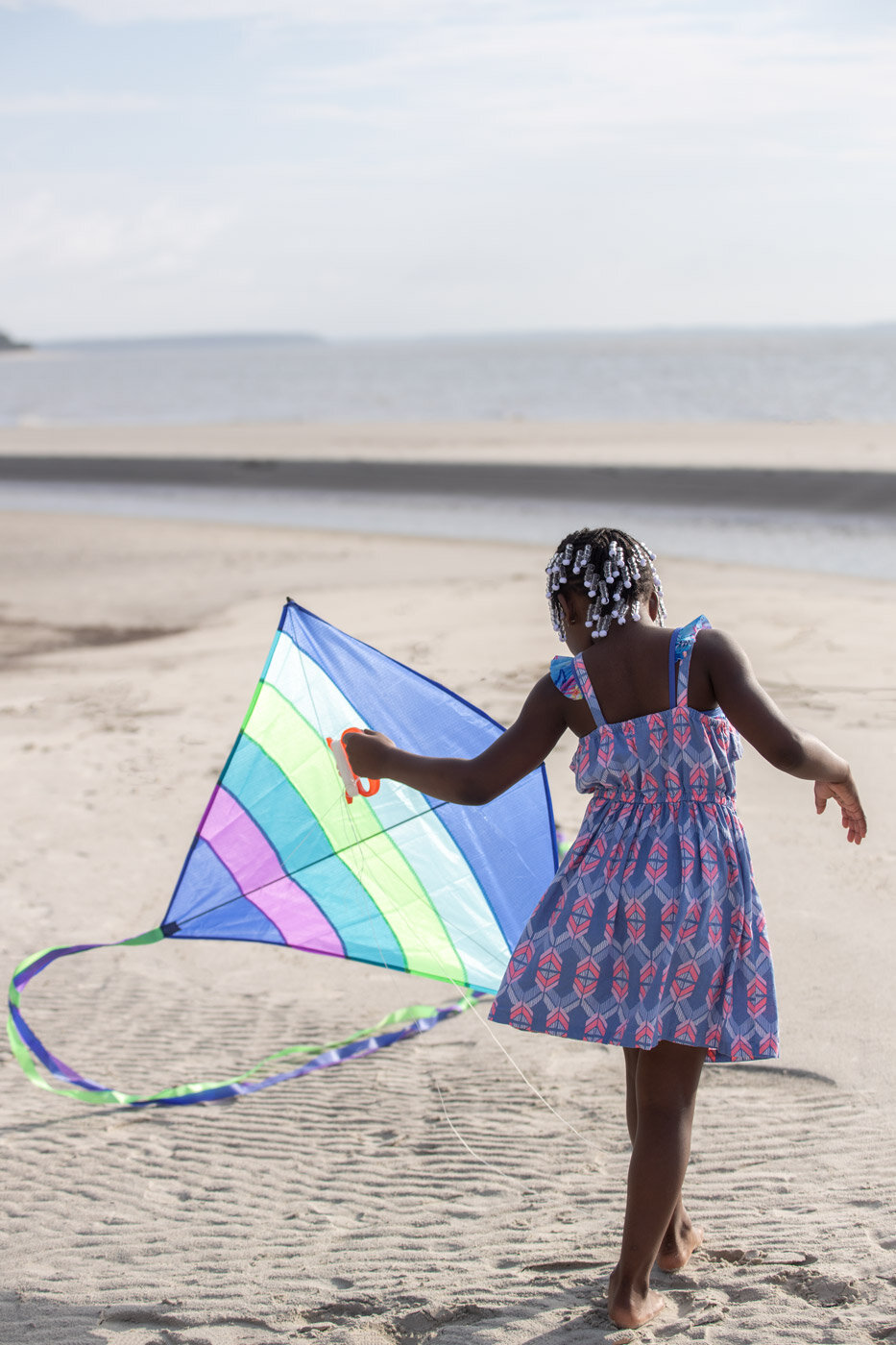 girl_with_kite.jpg