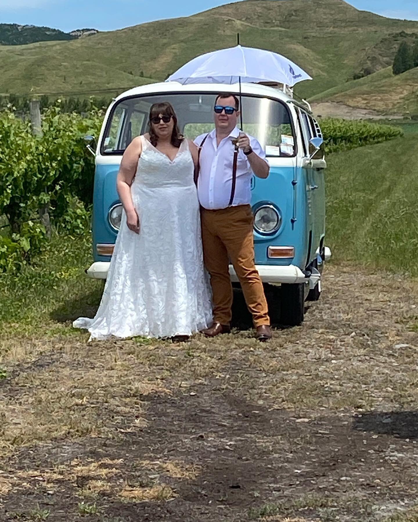 Gorgeous bride and groom on a warm Napier day travelling Kombi style!