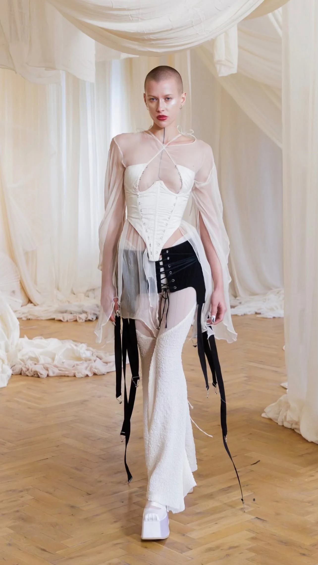 21 Show Dreamig Eli London.JPG