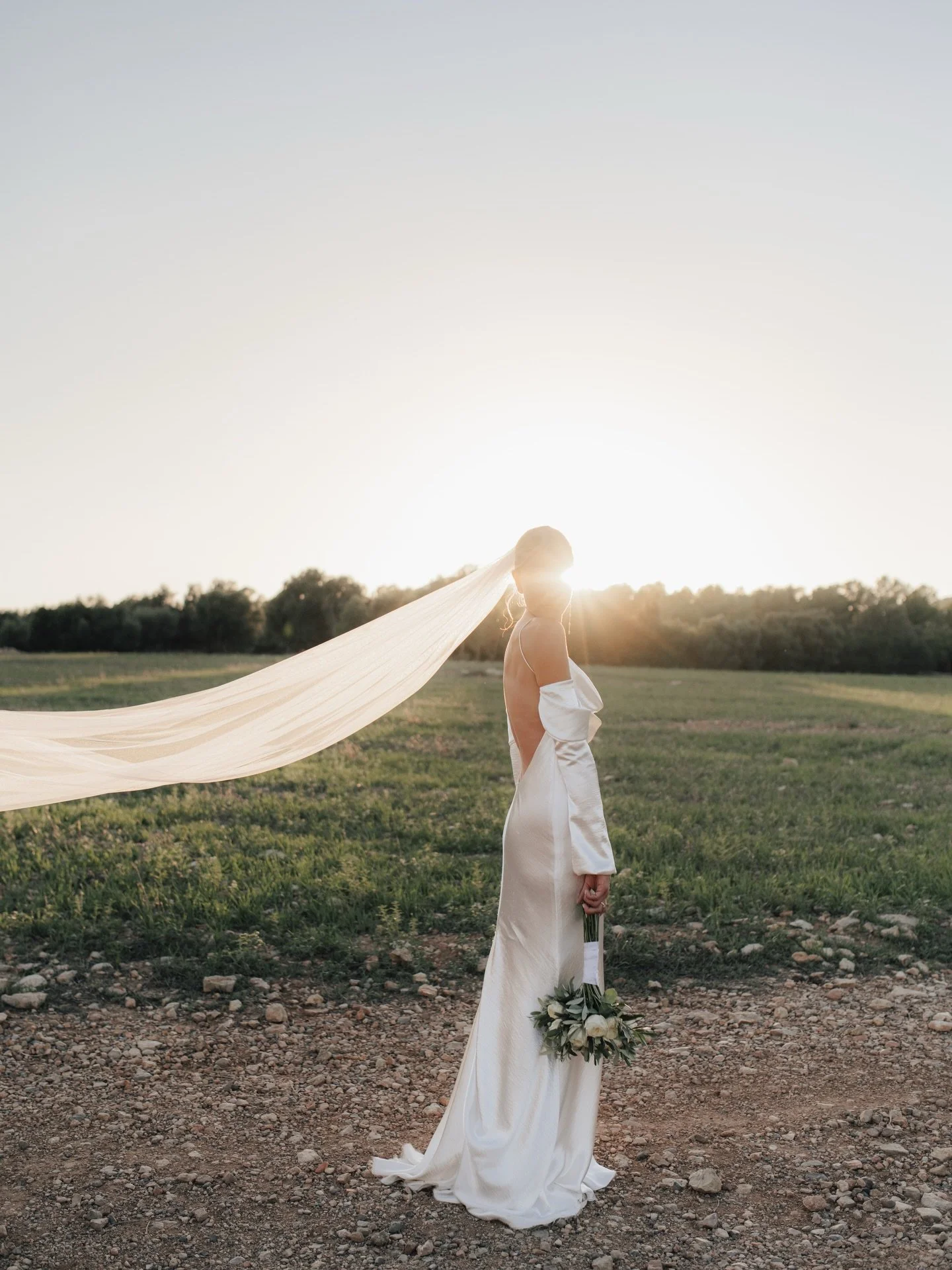 forever in love 🤍 M&amp;E at Finca Morneta, Mallorca | Spain 

#mallorcawedding #mallorcaweddingphotographer #spainwedding 

Location: @finca_morneta 
H&amp;M: @weddingsbyrebeccaspendlove 
Dress: @newhite_bridal from @zoandwillowbridal 
Band: @lekar