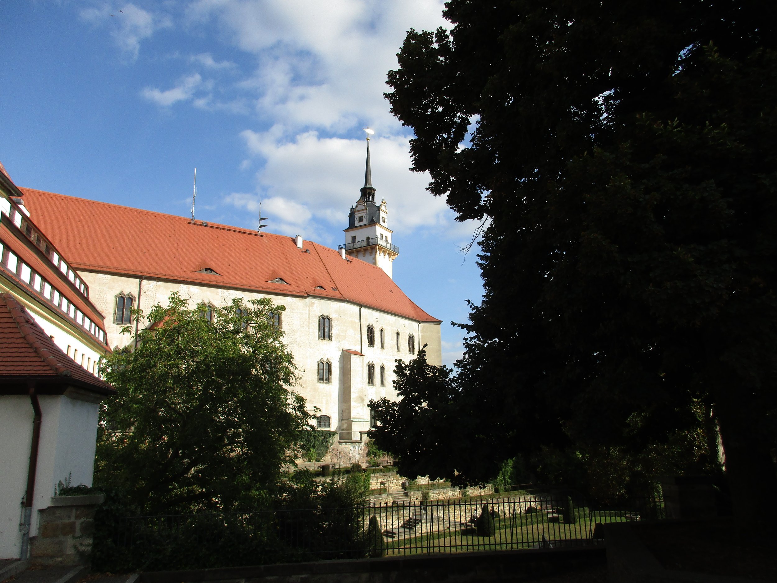 Schloss Hartenfels mit Rosengarten