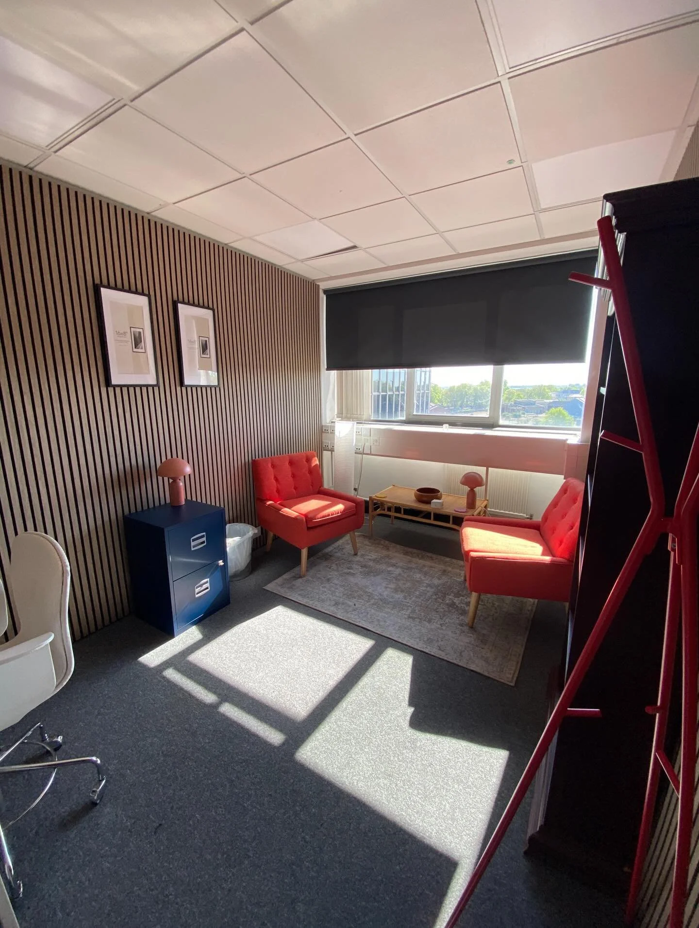 Therapy room to let!
Colchester city centre 
Available Tuesdays, Wednesdays and Fridays
&pound;30 per full day (min. 2 days per week)
All utilities included 

DM for more info!

#therapyroom #therapyroomstorent #therapyroomhire #colchester