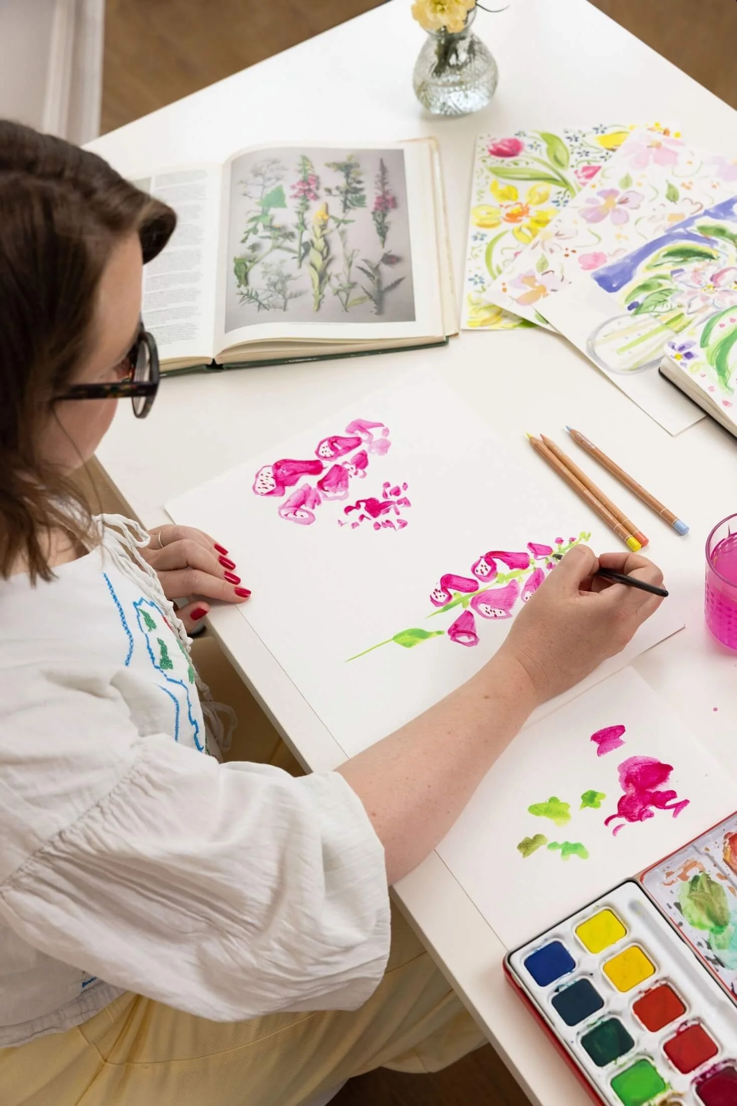 Helen Ridley painting pink foxglove flowers