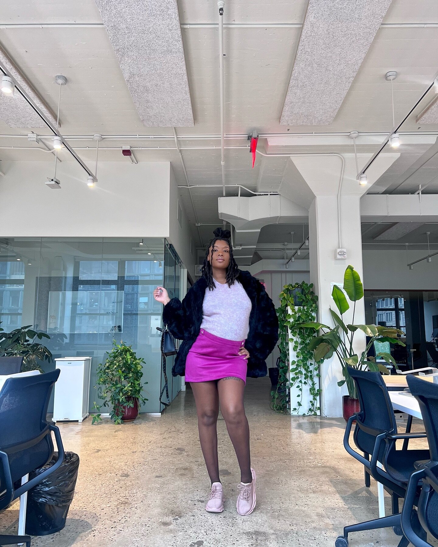 Werking mama 🤰🏾🤍✨

Your girl has been busy starting a brand new dreamy job all whilst 8 months preggo! 💪🏾

Super excited to be joining the @newinc team doing Marketing and Communications! For those who don&rsquo;t know, @newinc is the first muse