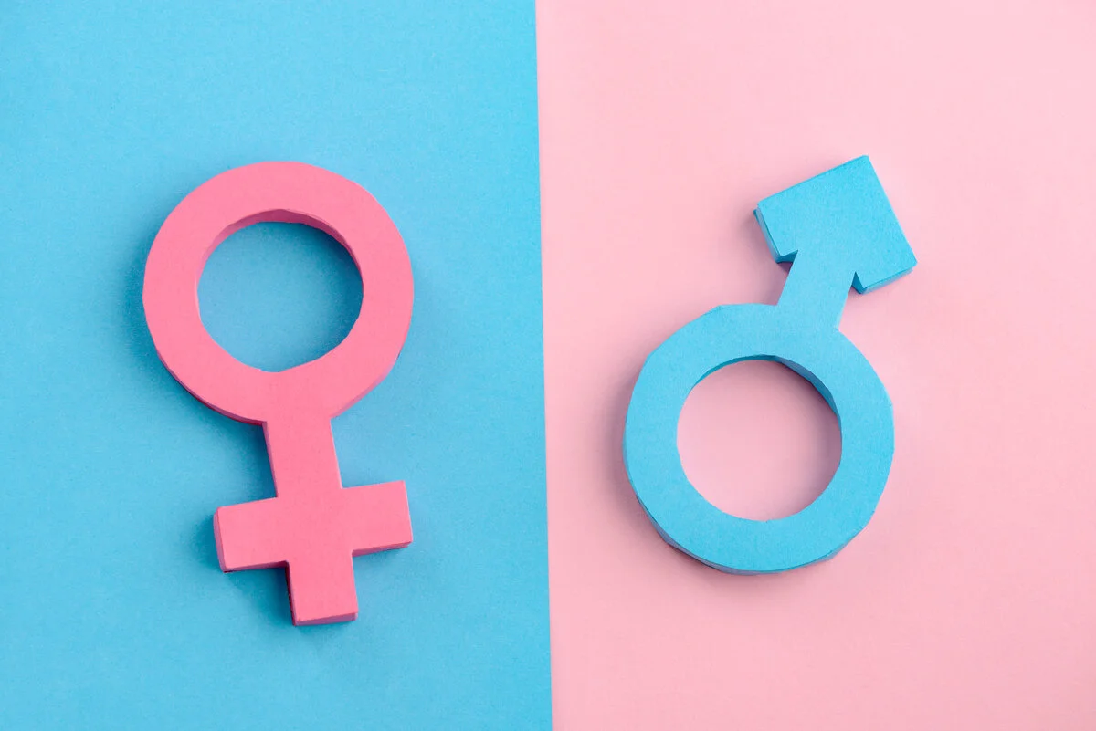On ne naît pas « bébé fille » ou « bébé garçon », on le devient : une assignation précoce