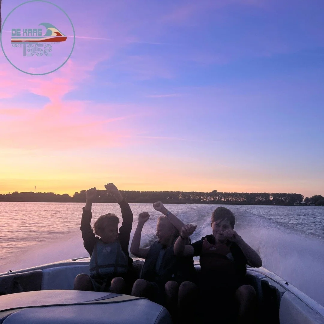 Op Kaag Eiland is het stof weer neergedaald en kijken we met heel veel plezier terug op een f&aacute;ntastische zomer!!

Heb jij ook nog niet genoeg gehad van het zeilen? Schrijf je dan vandaag nog in voor de herfstweek! Een gezellige week met heel v