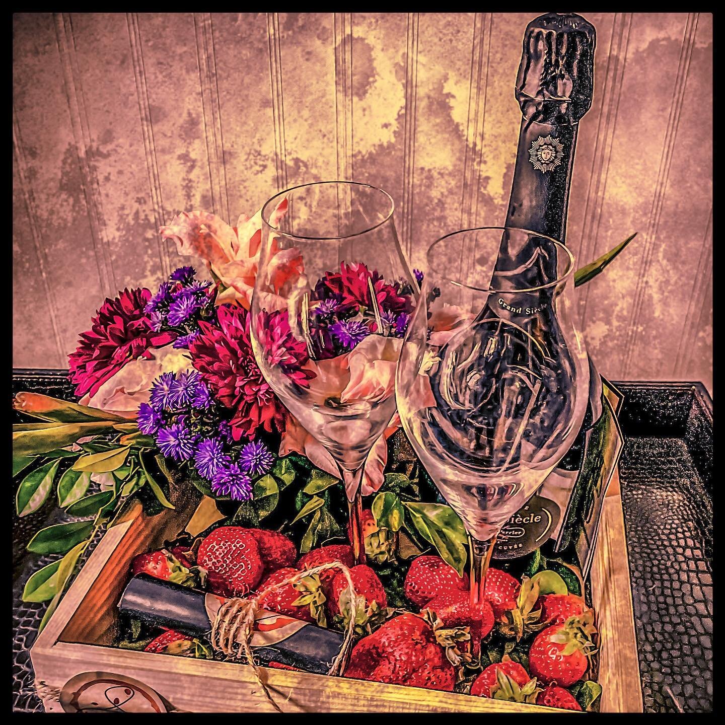 VALENTINES OR GALENTINES? WE&rsquo;VE GOT THE BUBBLY FOR YOU!

#valentine #valentinegift #valentinesdaygift #bubbly #champagne #champagneblogger #alcohol #liquor #strawberries #flowerphotography #gift #giftsforher #giftsforhim #hampers #laurentperrie