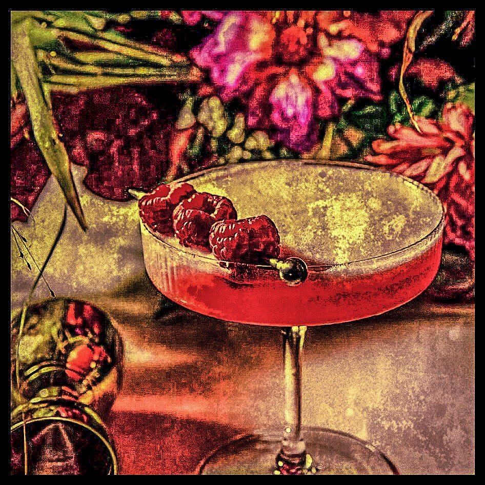 Can you ever go wrong with champagne and raspberries? We think not! 

Order from our curated valentines hampers today! 

#champagne #champagnecocktail #rasberries #drinkstagram #gifts #gift #giftideas #hamper #cocktails #diycocktails #valentines #san