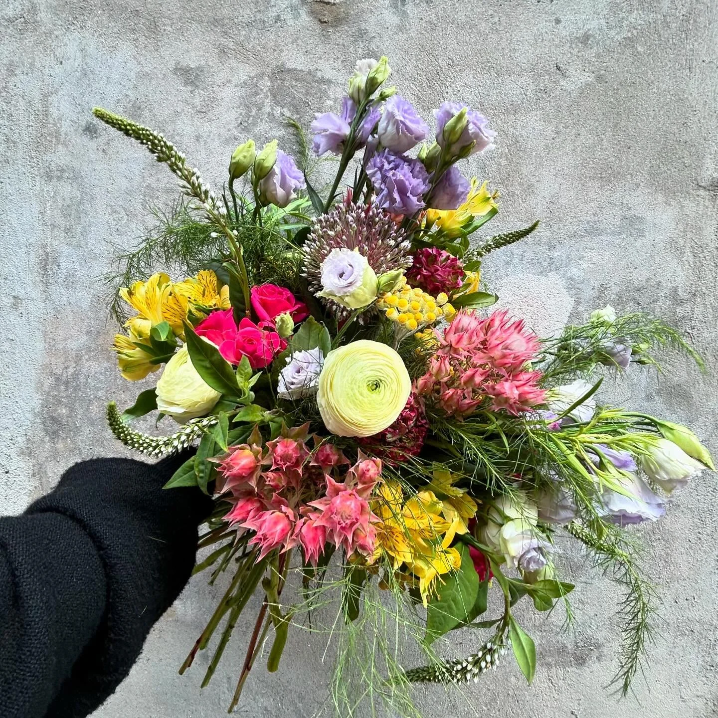 Something bright and colorful for your feed 🌸💐🌼

#theflowershop #florist #floral #bouquet #neworleansflorist #trending #summer #flowers #gardendistrictneworleans #magazinestnola #magazinestreet #neworleans #unique