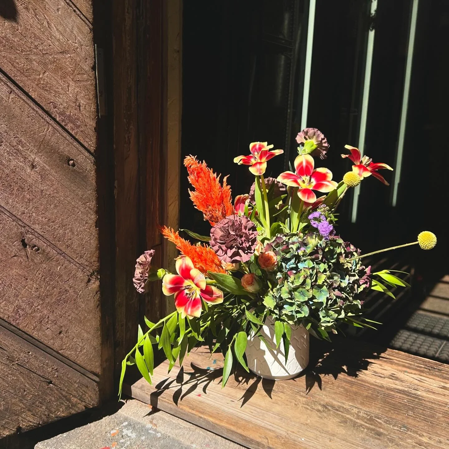 Our fall flowers are in! 🌻🌾🍁Come build your own bouquet or order a custom arrangement to bring this cozy season into your home 🤎🧡

#flowershop #magazinestreet #flowers #fallflowers #autumn #autumnvibes🍁#theflowershop #floralarrangement #florals