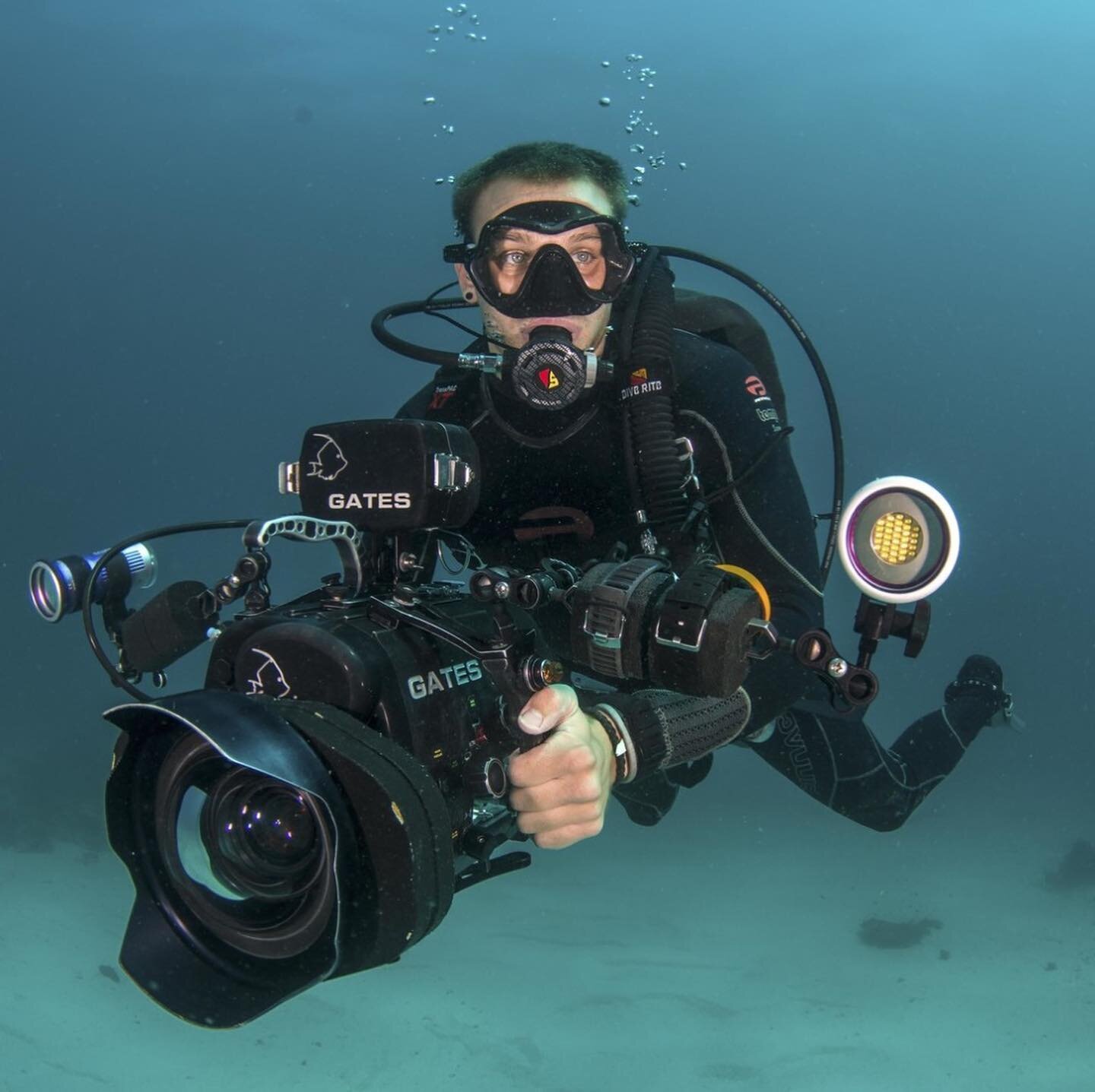 Just as comfortable 20 metres underwater as with our feet firmly on the ground, here at Four Corners we love the challenge of an underwater shoot. We&rsquo;ve missed this kind of adventures during the pandemic, but we in the process laying the ground