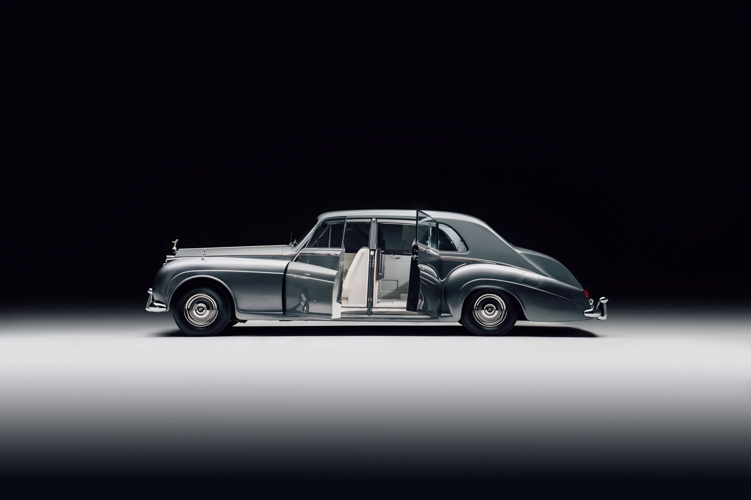 Rolls-Royce-Lunaz-ecar-side.jpg