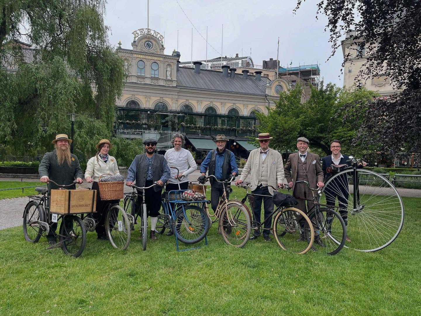 Liten men tapper skara blev vi fr&aring;n CHF som m&ouml;ttes upp i Berzelii park och cyklade ut p&aring; Djurg&aring;rden f&ouml;r att sen avsluta p&aring; G&auml;rdet. Perfekt v&auml;der och alltid lika trevligt! Du f&ouml;ljer v&auml;l med n&auml;