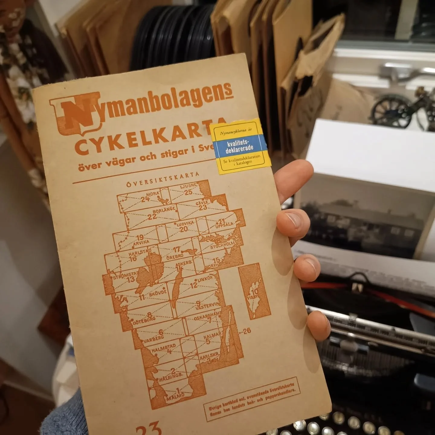 N&aring;gon mer &auml;n jag som sett en s&aring;dan h&auml;r? Nymanbolagens cykelkarta fr&aring;n 1949. Lite kuriosa i vardagen! 

Cykelhistoriska 🍀