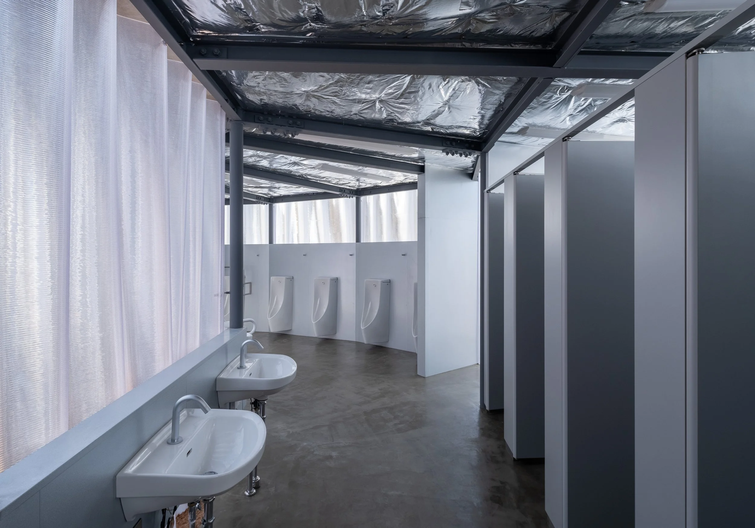   Toalettpaviljongen  Mirage in Yumeshima,  ritad av kontoren  PONDEDGE + f a r m.  Foto: Jumpei Suzuki  