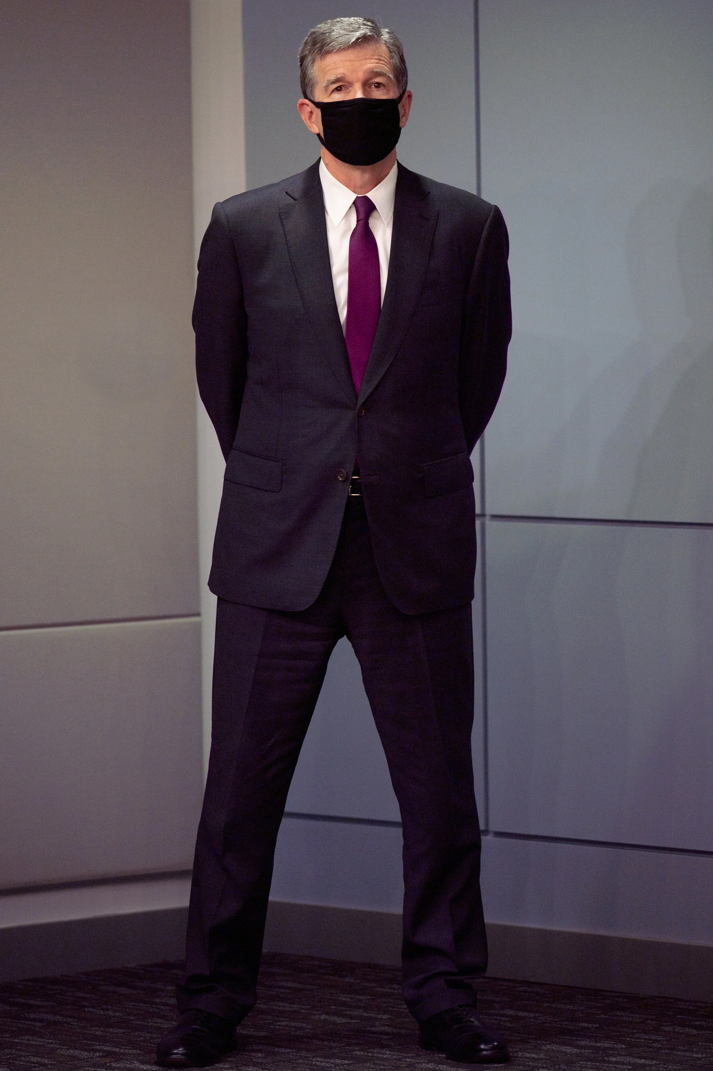 Senate votes, 27-15, to limit governor's emergency powers