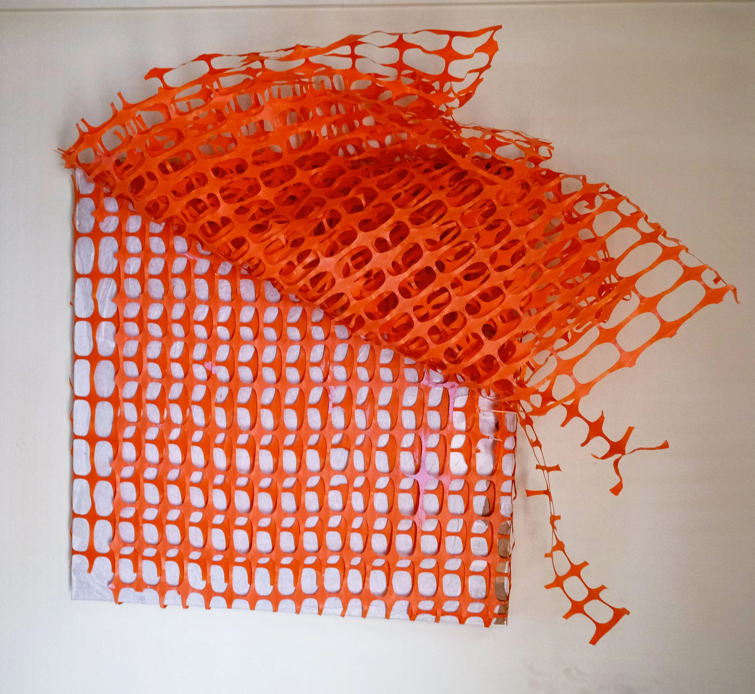FREE  2025 80x80 cm
Plastique, papier et acrylique  sur toile 
