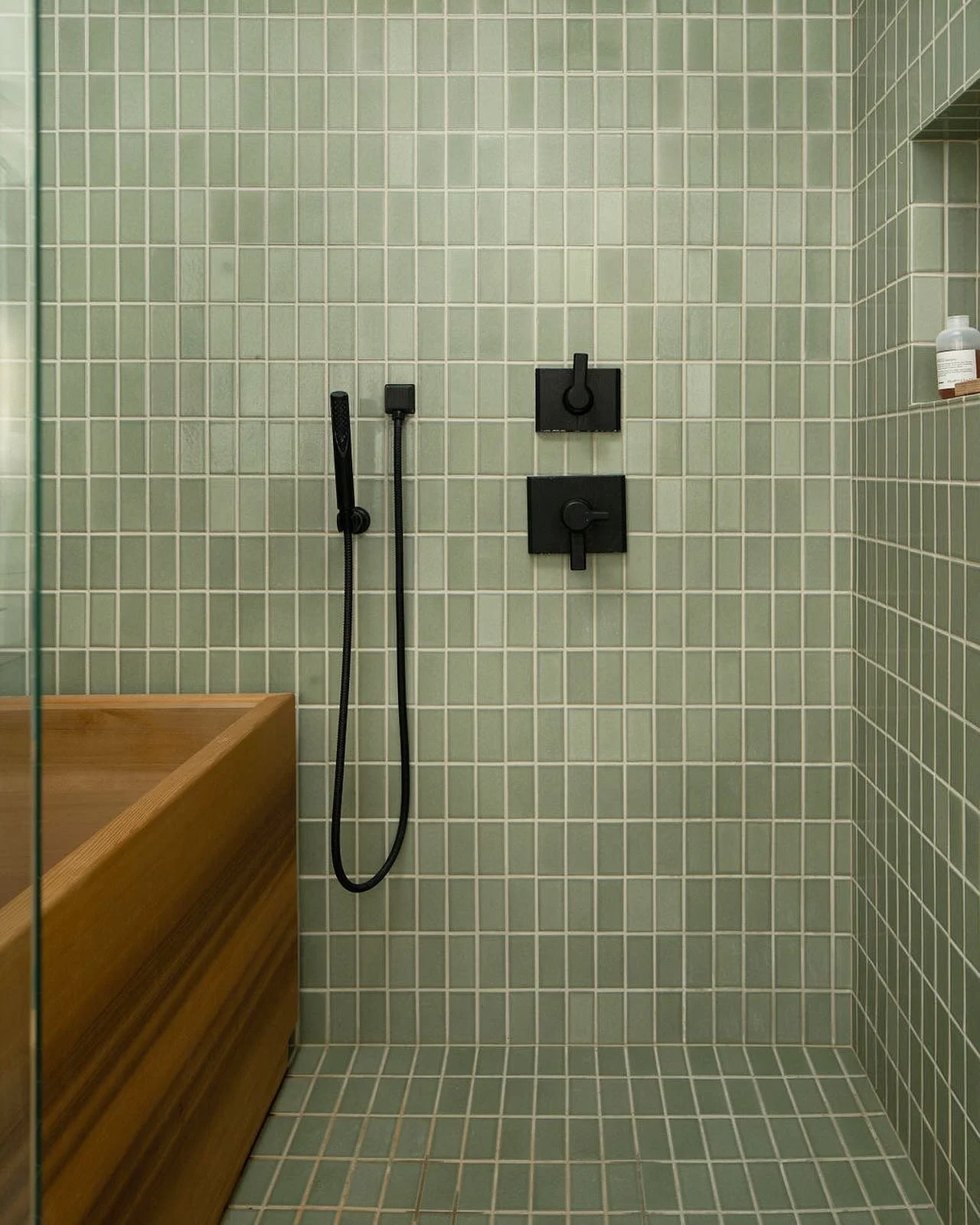 So simple yet so perfect. 
@fireclaytile for the win. 

designer/architect: @amble.architecture 
📸: @danecroninphoto 

#moonsbuilt
#moonsconstruction 
#bathroomremodel 
#bouldercontractor 
#japanesesoakingtub
#bathrooms 
#bathroomsofinstagram