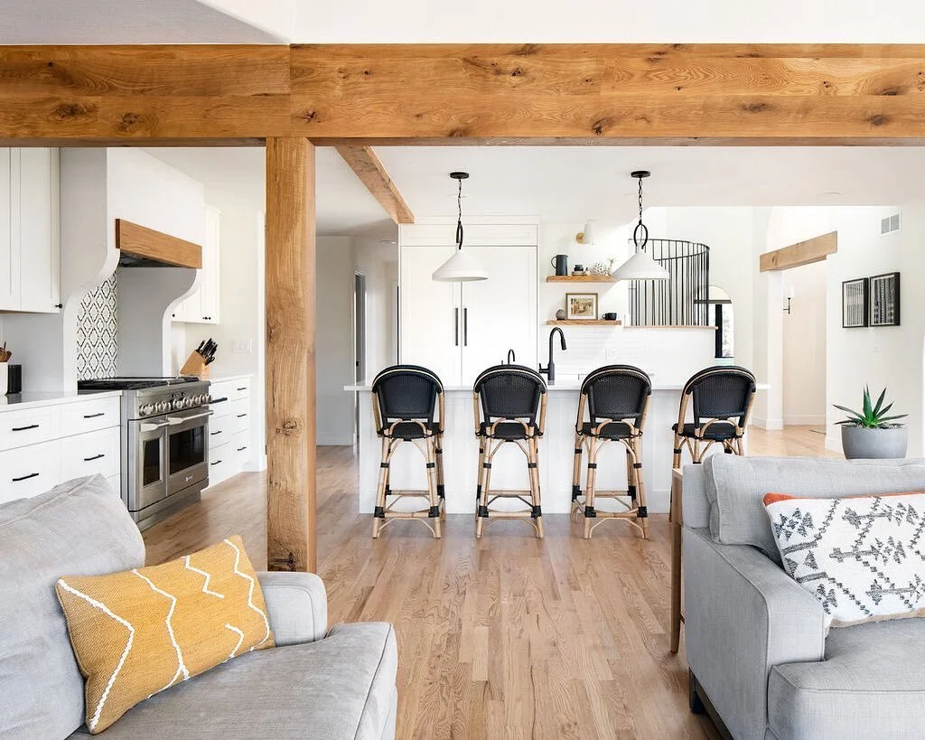 What can you say when you look at a photo and love everything about the space? 🤔
Perhaps we&rsquo;ll just let stunning room speak for itself. 😄🥰

interior designer: @laststiledesign 
📸: @danecroninphoto 

#moonsbuilt
#moonsconstruction 
#kitchens