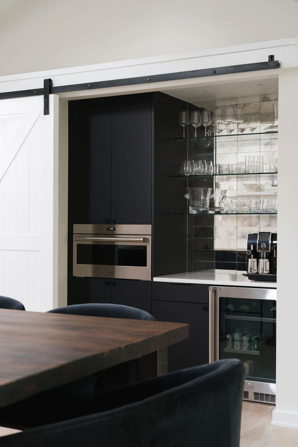 GrapeAve_Kitchen-Island,-Builtin-Bar.jpg