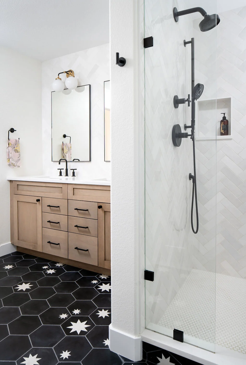 Skyland-Upstairs-Bathroom.jpg