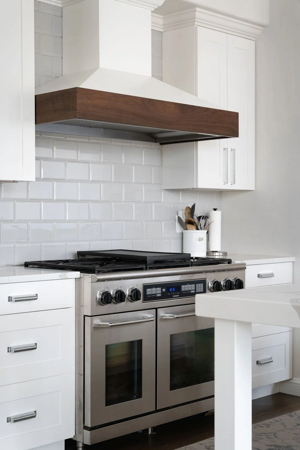 Erin-Ct_Kitchen-Stove-Detail.jpg
