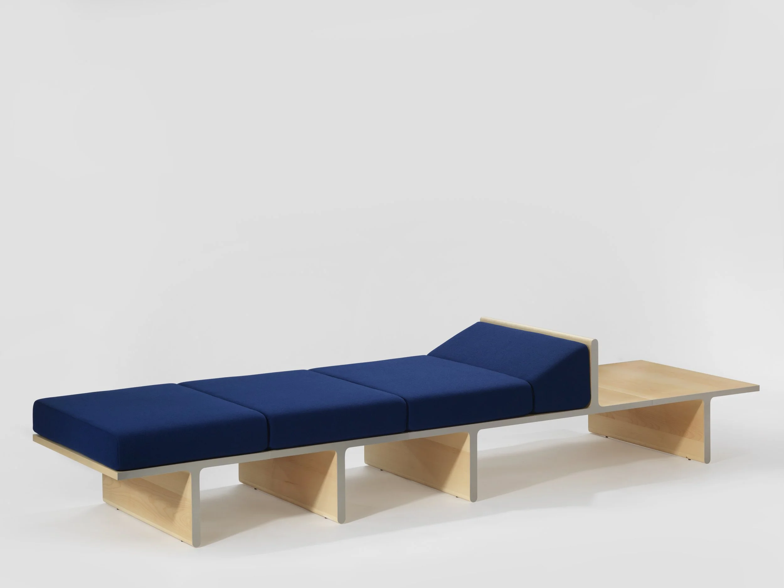 Meridienne par Roger Fatus pour le Mobilier National, rééditée par la galerie Demish Danant.