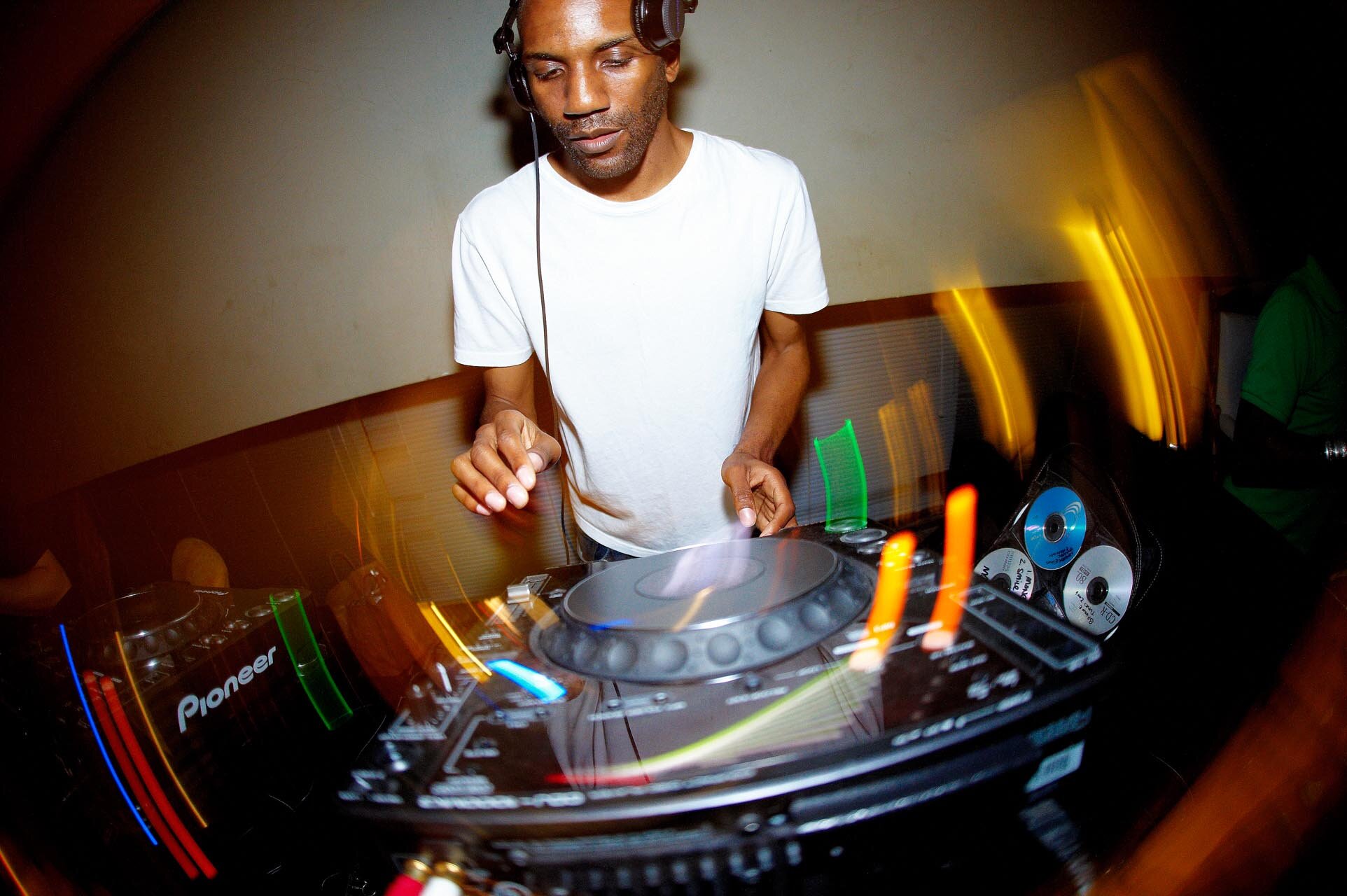 Dego at Hudson in NYC, 2008 (Photo by Phillip Angert)
