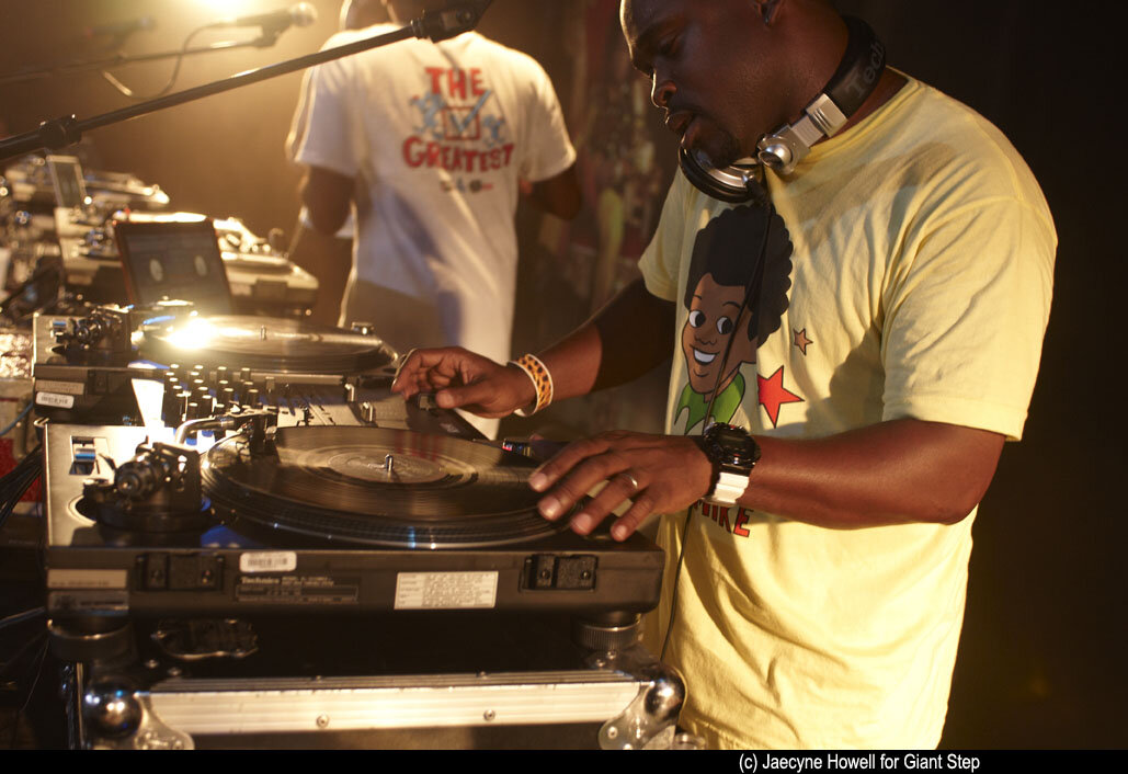 Q-Tip & DJ Spinna/Michael Jackson Celebration at Nokia Theatre in NYC, Aug 2009 (Photo by Jaecyne Howell)
