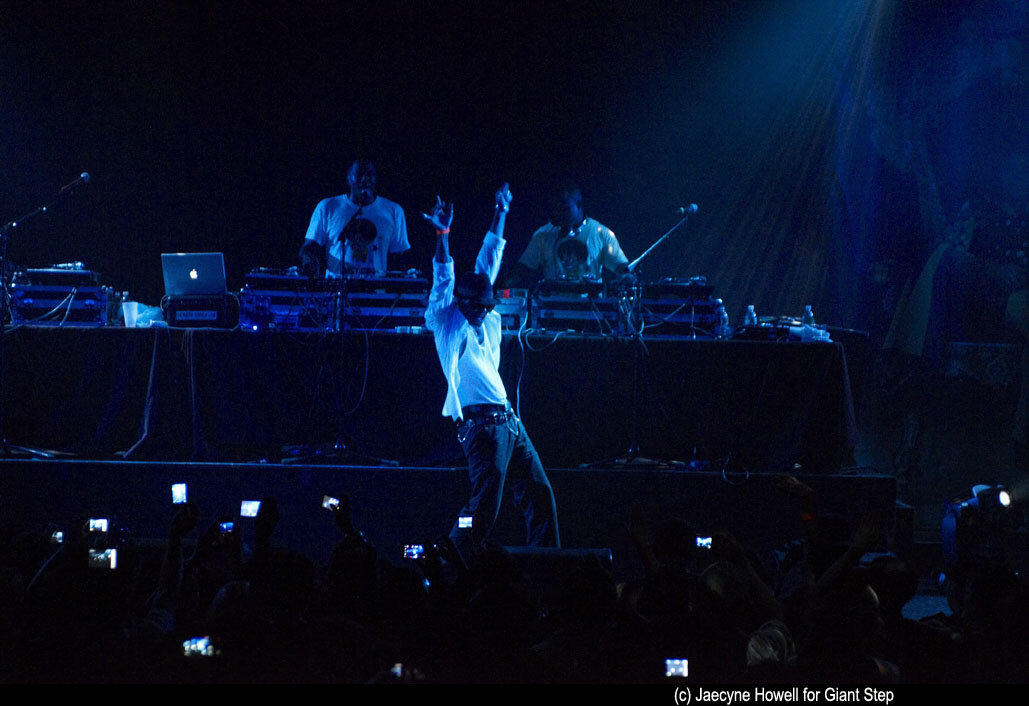 Q-Tip & DJ Spinna/Michael Jackson Celebration at Nokia Theatre in NYC, Aug 2009 (Photo by Jaecyne Howell)