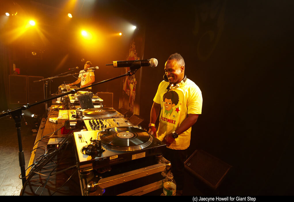 Mark Ronson & DJ Spinna/Michael Jackson Celebration at Nokia Theatre in NYC, Aug 2009 (Photo by Jaecyne Howell)