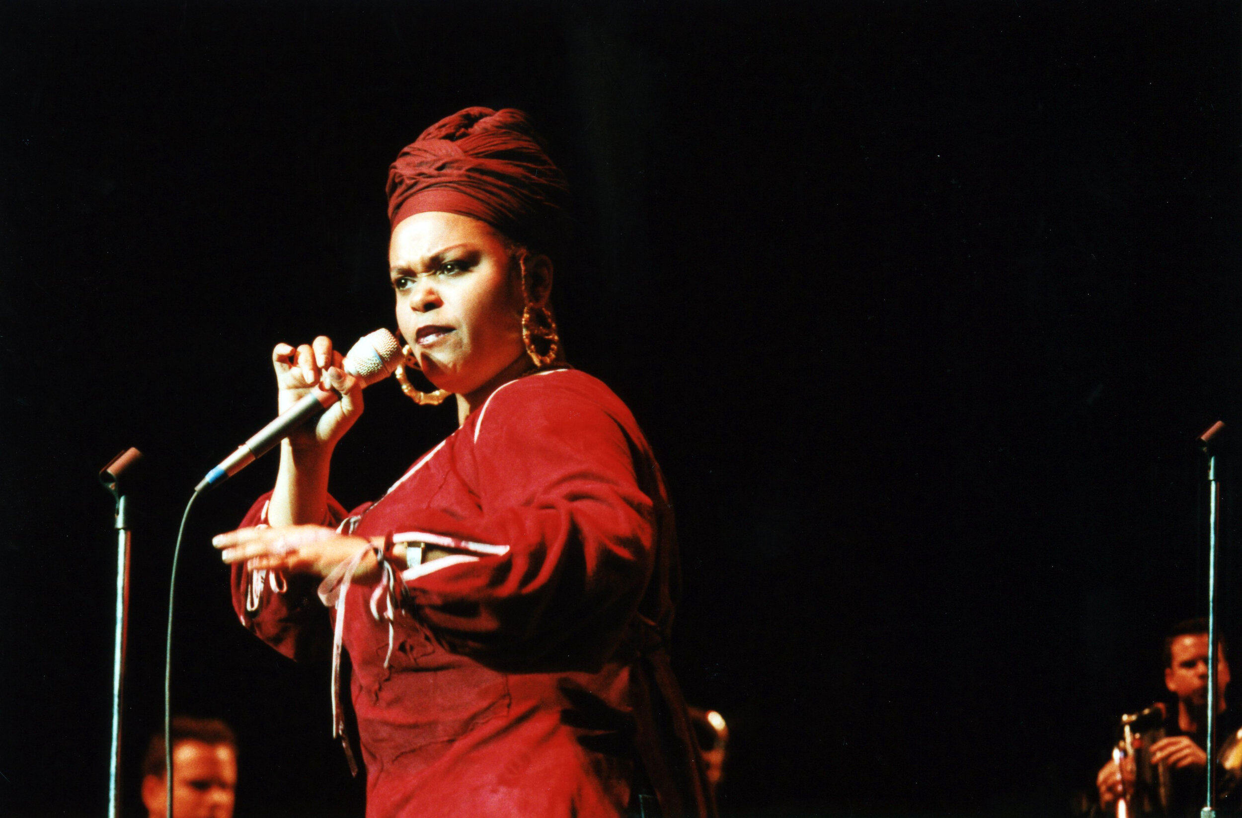 Jill Scott at Hammerstein Ballroom in NYC, 2000 (Photo by Hudson Gordon)