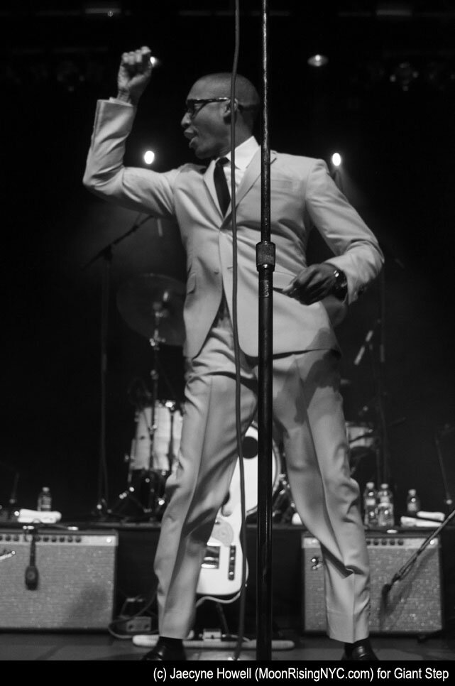 Raphael Saadiq at Terminal 5 in NYC, 2009 (Photo by Jaecyne Howell)