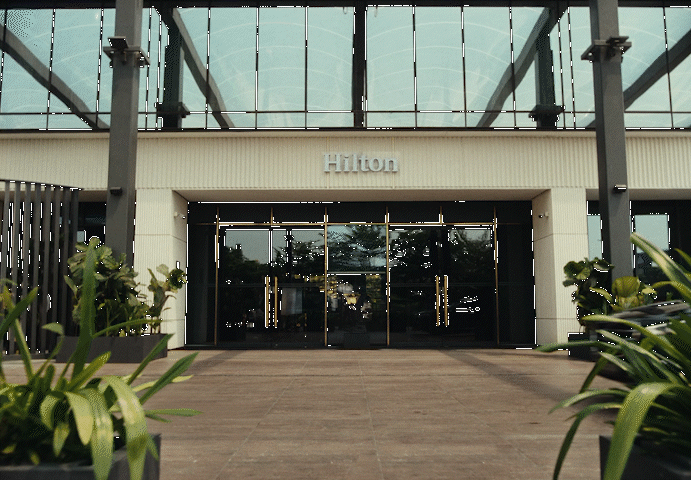 hilton_forthe-stay-deepika-padukone_1057 (1).gif