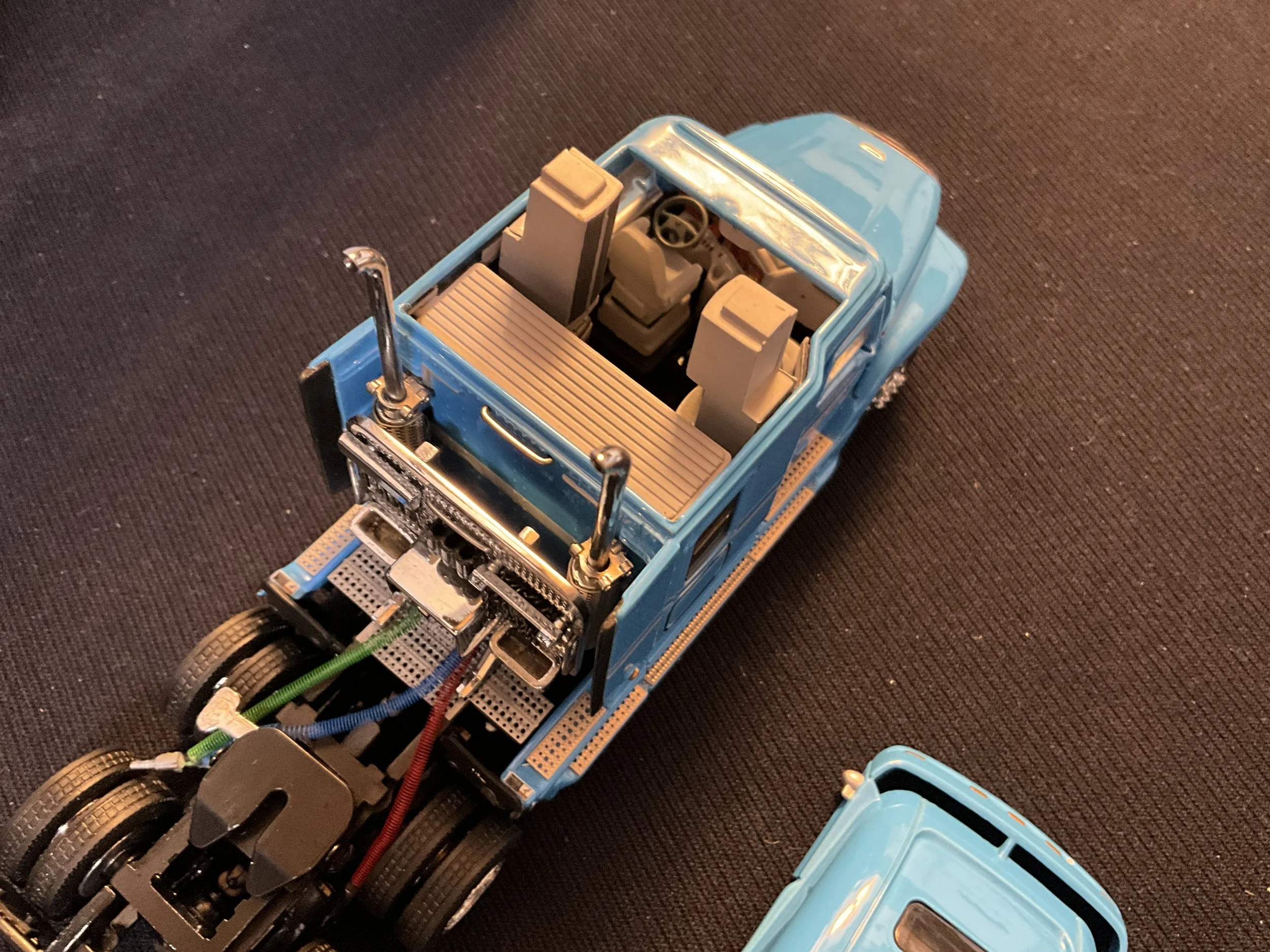 Sword Scale Models 1/50 Freightliner Century Class with East Flatbed