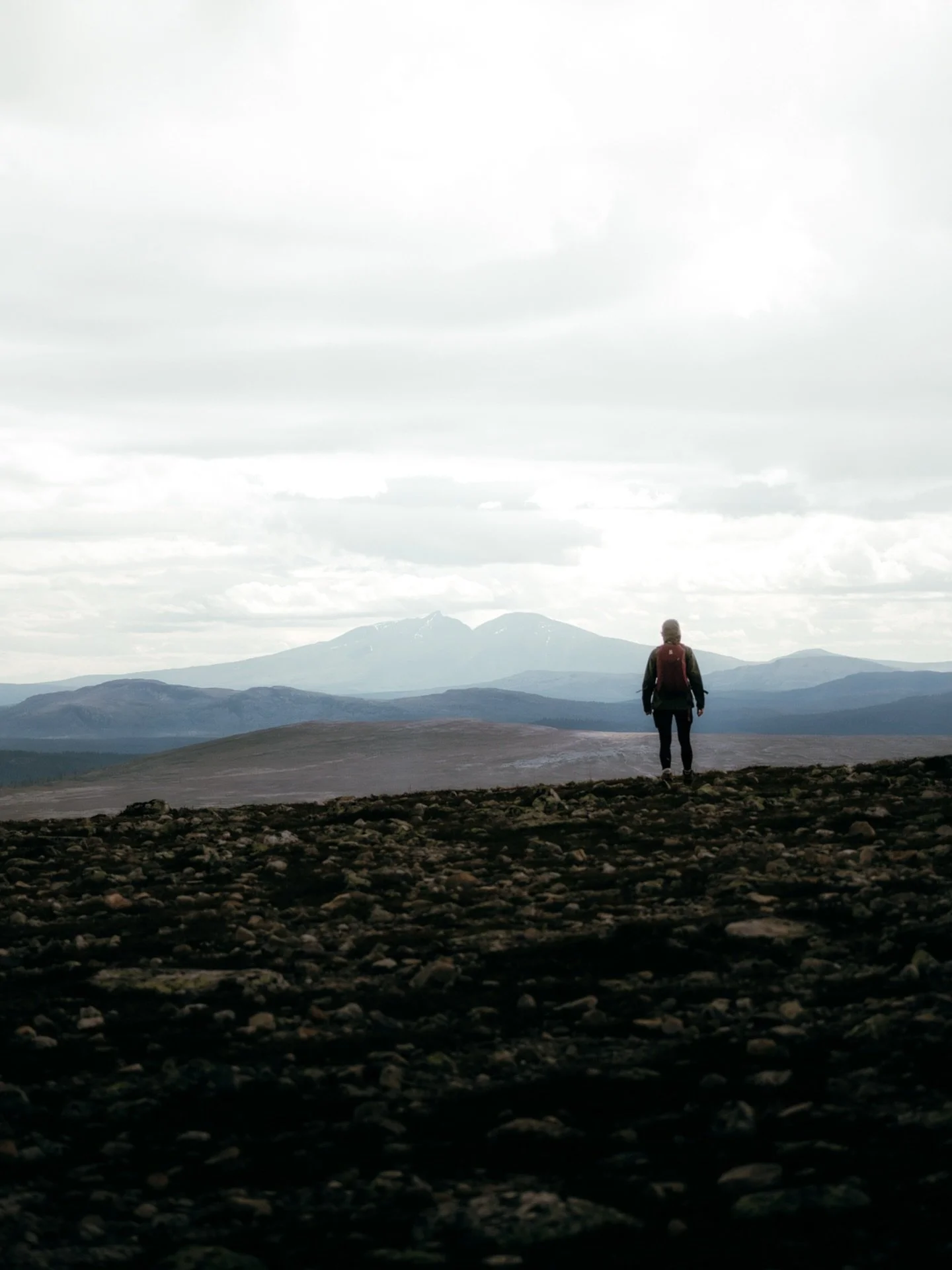 the vastness of the nordic fells is humbling
.
.
.
.

#canonnordic #sweden #instadalarna #visitdalarna #adventure #mountains #mountainsarecalling #outdoors #fj&auml;llen #landscape #moody #wanderlust