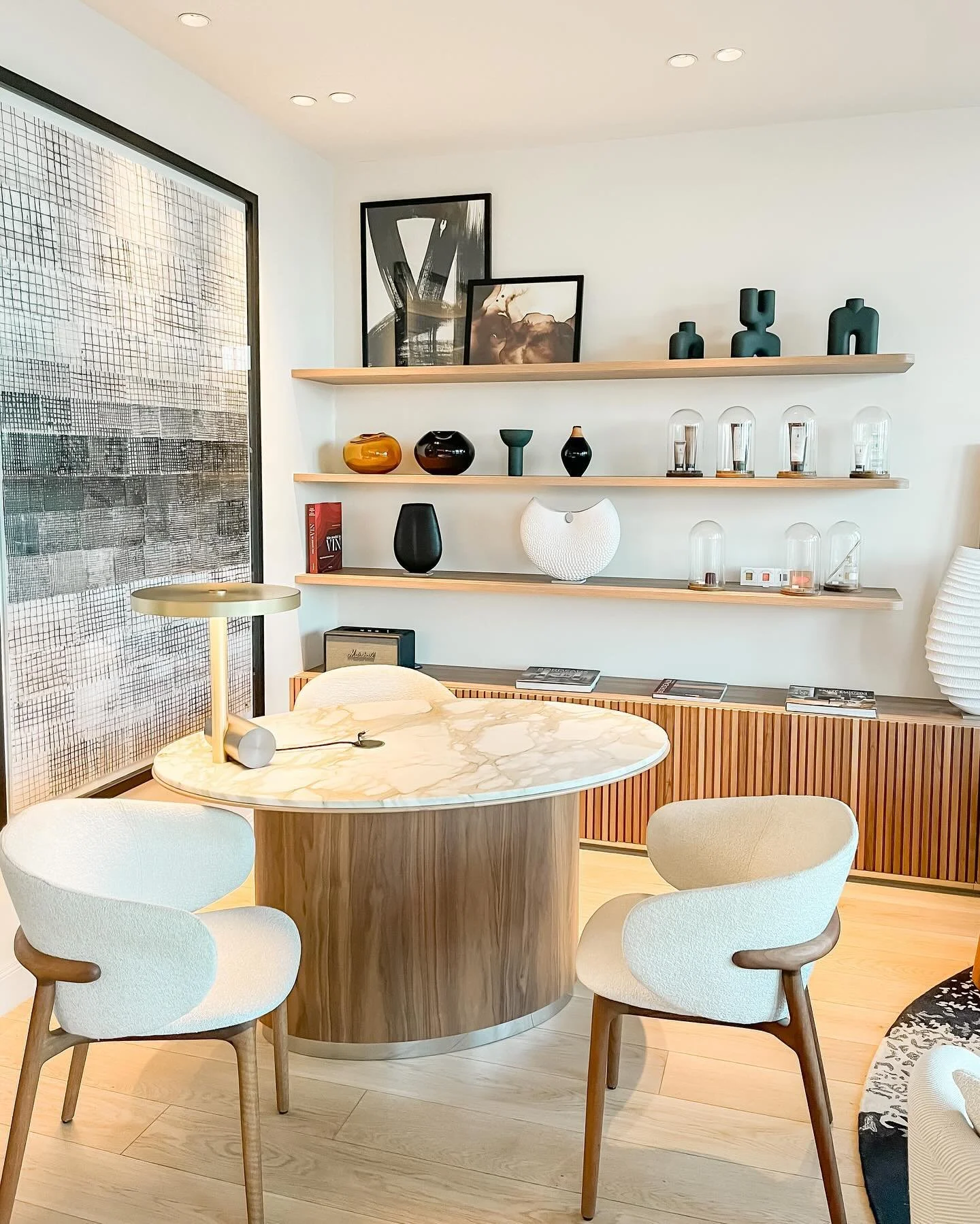 Interior design
-
-
#interioirdesign #design #interiordesigner #brandphoto #brandphotography #brandfilm #interiordesignphotography