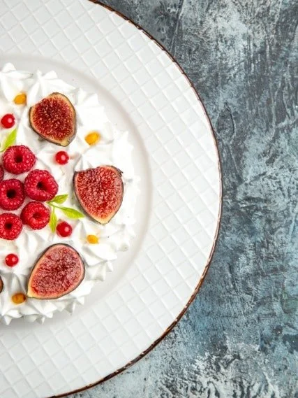 Nous travaillons avec des marques qui consid&egrave;rent leur image comme une responsabilit&eacute;, pas comme un simple outil.

#MaisonCr&eacute;ative
#ProductionAudiovisuelle
#StorytellingVisuel
#Cr&eacute;ationIntemporelle
#ExigenceSilencieuse
#In