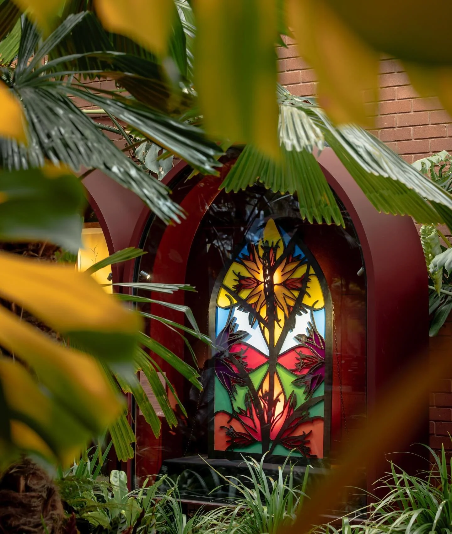 This work has made its way outdoors&hellip; 😜🌱🌾☀️

On display in the Town Square Vitrines until July @explorefishlane through @aboriginalartco.au 

Huge thanks to Joe Ruckli @__skippy__  for the most incredible shots! 📸😍