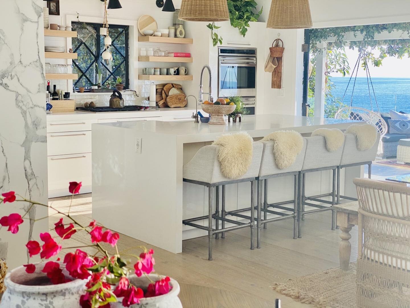 Happy Sunday.  Home Sweet Home  www.stacekingdesigns.com.  #interiordesign #designerlife #lagunabeach #designwork #renovation #renovationteam #socalliving #beachlife #lagunabeachinteriors #orangecountydesigner