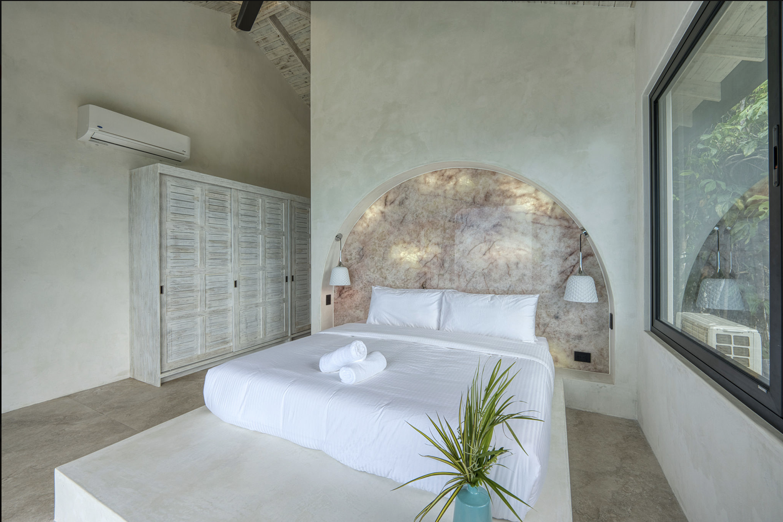 Kuan Yin Rising Retreat- King Room Ensuite