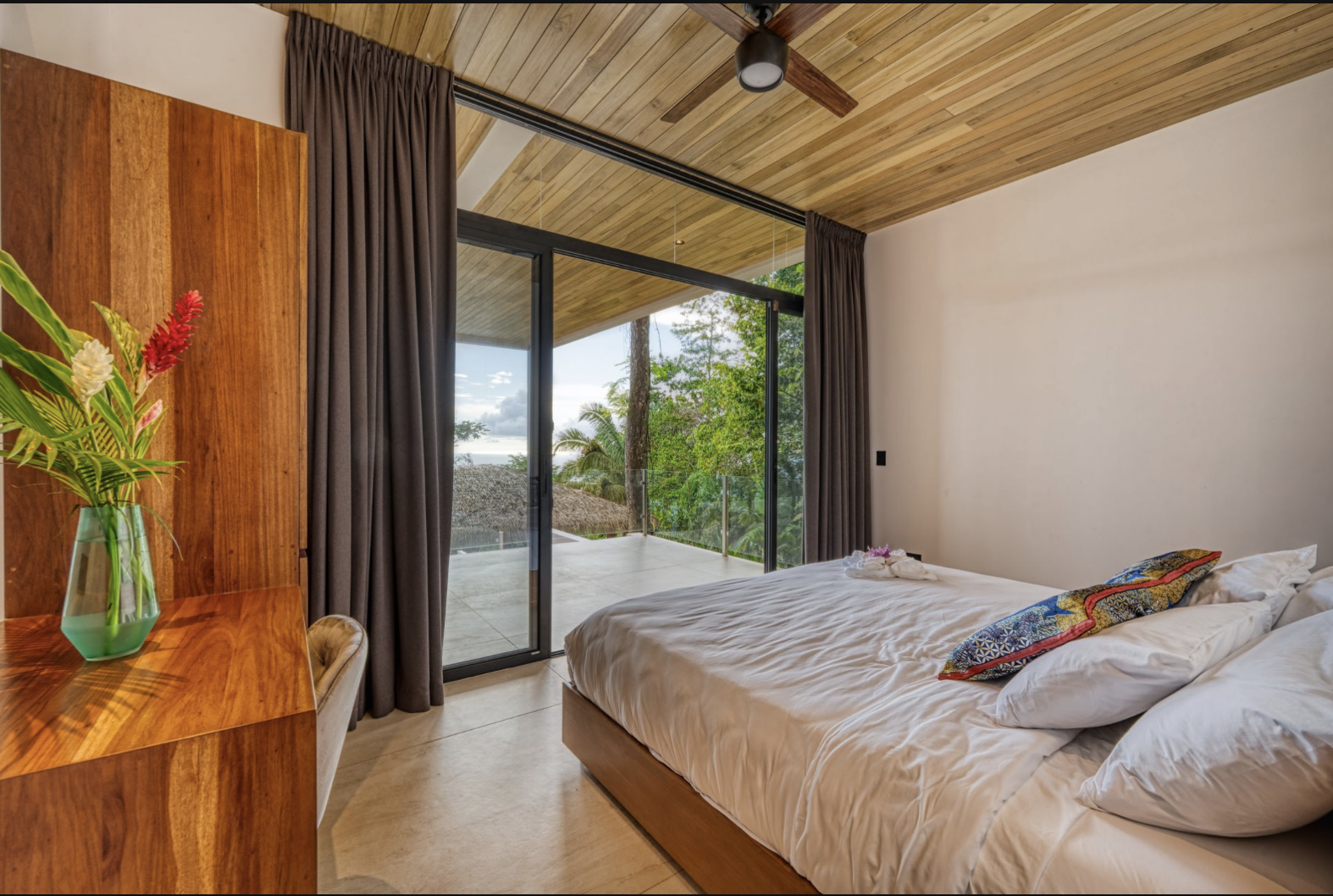 Kuan Yin Rising Retreat- Queen Room