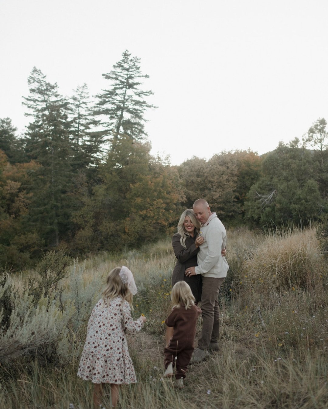 This family&rsquo;s session was pure magic &mdash; and can we talk about @hknowlton2023 incredible style for a second?! 😍

She always nails it when it comes to family photos, and this time was no exception. The earth tones she chose were absolute pe