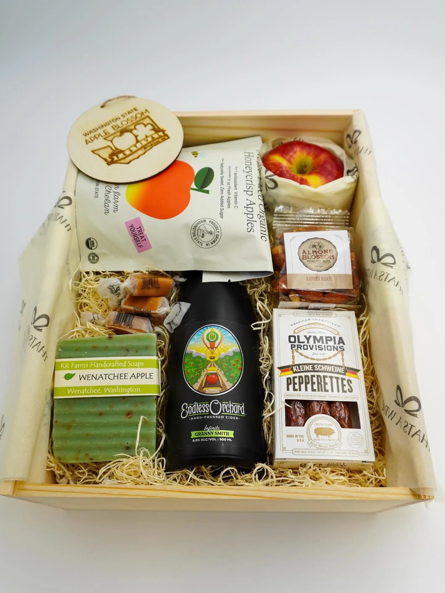 And our final two makers for TONIGHT&rsquo;S Makers Market! @boarcraftgear @thatsawrapgiftingco 

Remember to bring the whole fam, we&rsquo;ll have hot cocoa and face painting for the wee ones.

See you today between 4-7pm!

Armour Wines Tasting Room