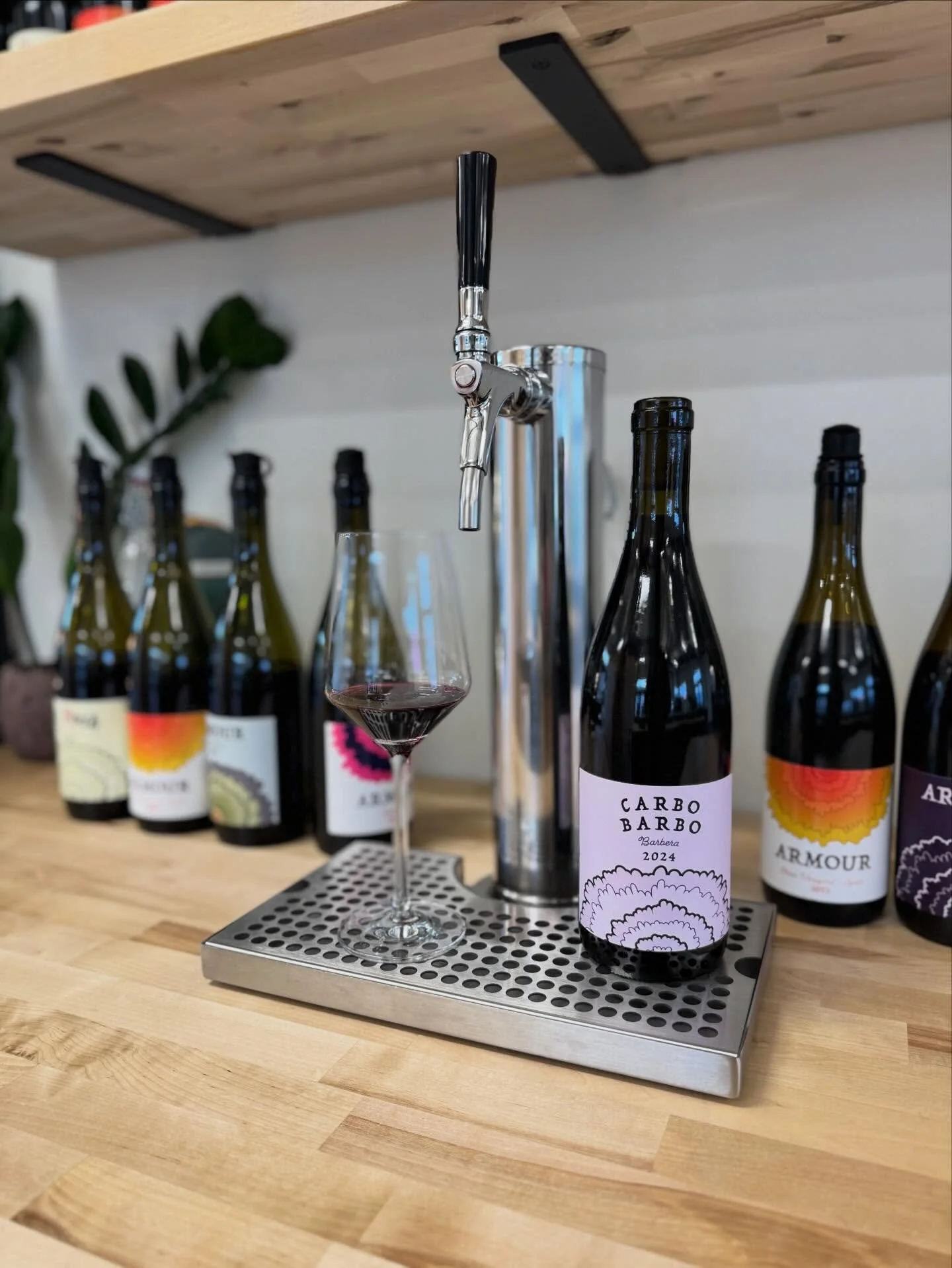 🎉 24 Carbo Barbo - Barbera is now on tap! 🎉 

55&deg;F 👌🏻
$8/glass
$30/Liter
Super fresh! 💜